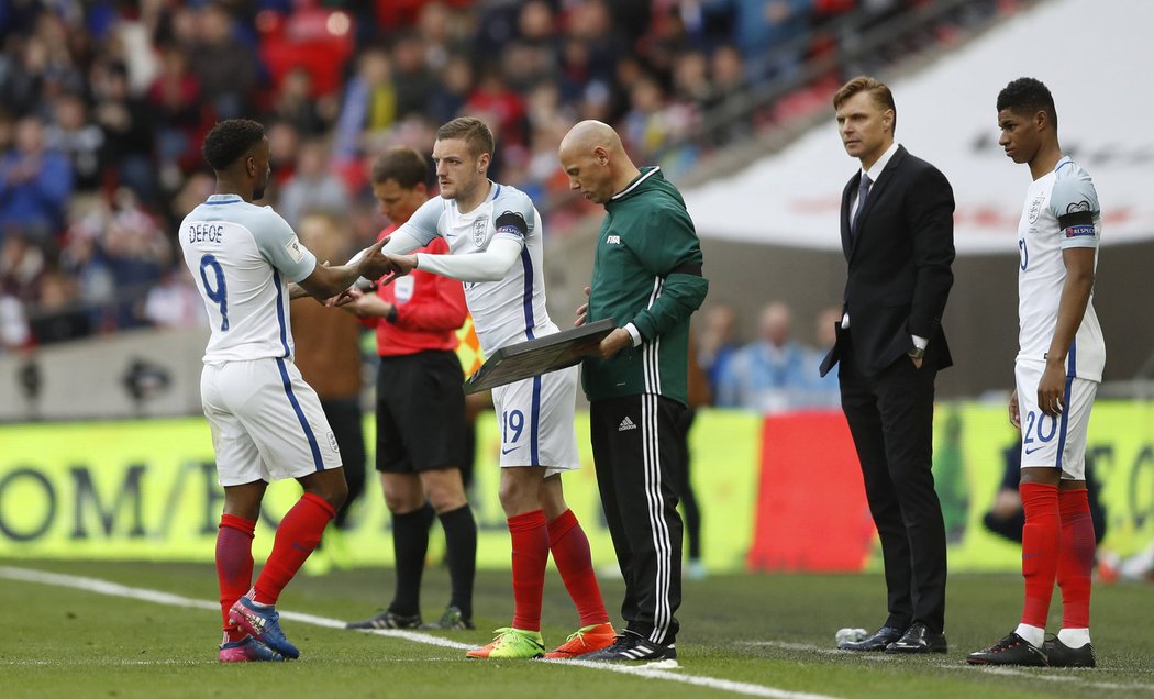 Defoea nahradil v 60. minutě Jamie Vardy a sám pak také skóroval