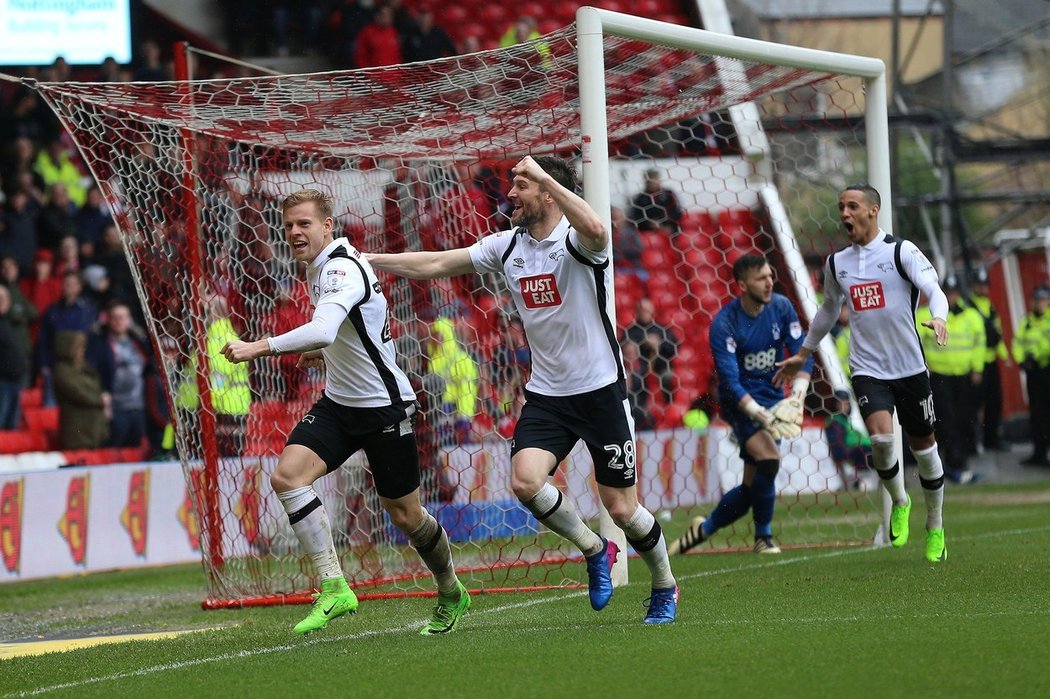 Matěj Vydra slaví gól do sítě Nottinghamu