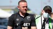 Trenér Wayne Rooney nemá v plánu opustit fotbalisty Derby County, i když se druholigový anglický tým ocitl ve velkých problémech.