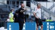 Trenér Wayne Rooney nemá v plánu opustit fotbalisty Derby County, i když se druholigový anglický tým ocitl ve velkých problémech.