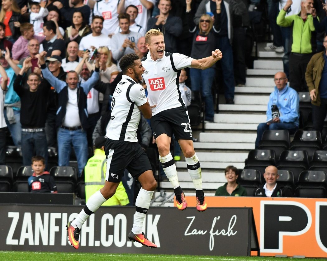 Matěj Vydra se raduje ze svého prvního gólu v dresu Derby