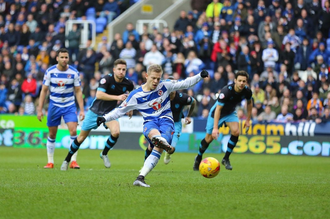 Matěj Vydra a jeho nevydařený penaltový pokus v zápase proti Sheffieldu Wednesday