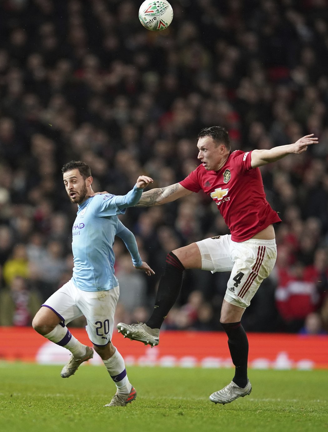 Bernardo Silva byl u dvou vstřelených gólů City, kritizovaný Phil Jones ho nedokázal ubránit