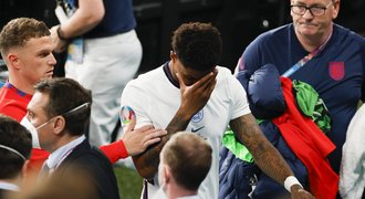 V Anglii zatýkají za rasismus po penaltách. Obhajoba zní stejně