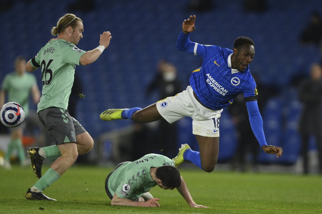 Fotbalisté Evertonu počtvrté za sebou v anglické lize ztratili body a po remíze 0:0 na hřišti Brightonu ztrácejí šest bodů na pohárové příčky