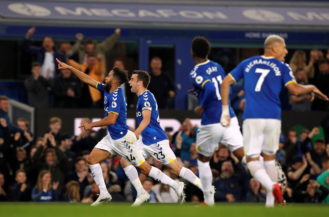 Radost fotbalistů Evertonu během zápasu proti Burnley