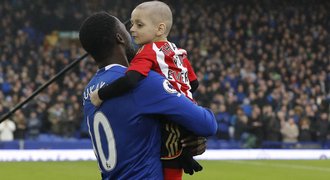 Everton dojal Anglii: Z kluka, který bojuje o život, udělal hvězdu