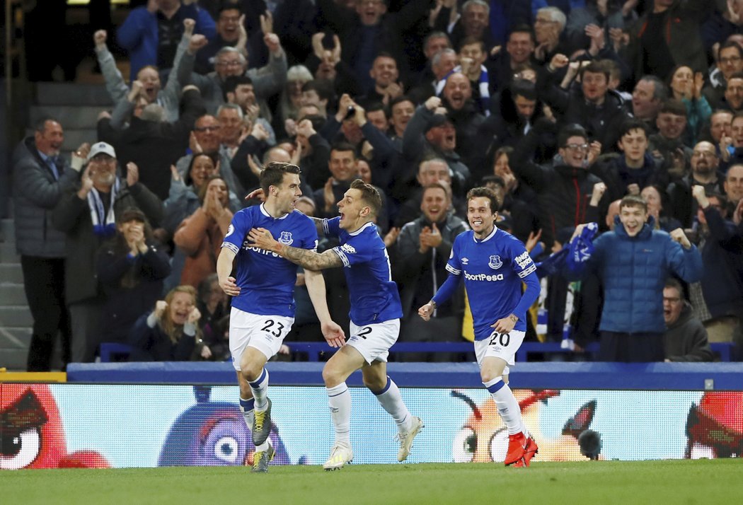 Everton v páteční předehrávce porazil Burnley 2:0