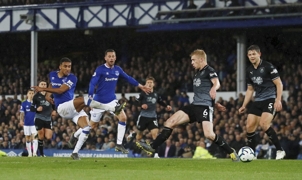 Everton v páteční předehrávce porazil Burnley 2:0