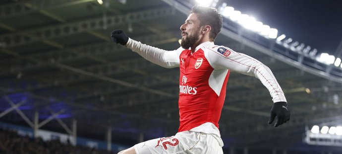 Olivier Giroud se raduje z druhého gólu proti Hullu