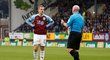 Matěj Vydra zařídil penaltu a výhru Burnley nad Barnsley