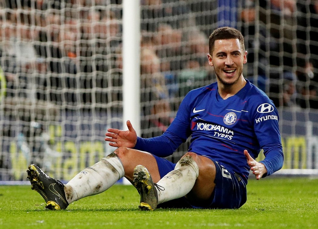 Záložník Chelsea Eden Hazard během utkání s Manchesterem United