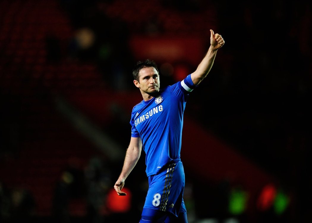 Frank Lampard, legendární záložník Chelsea. V zápase FA Cupu na půdě Southamptonu se zapsal mezi střelce, Chelsea vyhrála 5:1. Lampard pak tradičně poděkoval fanouškům za přízeň