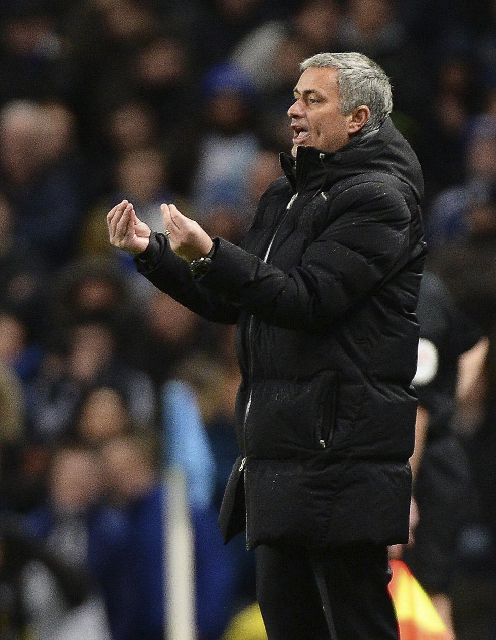 Portugalský kouč Chelsea José Mourinho měl týmu při utkání na půdě Manchesteru City v FA Cupo co říct. &#34;Blues&#34; ale stejně prohráli 0:2 a vypadli