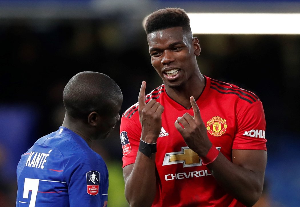 Záložník United Paul Pogba a hráče Chelsea N&#39;Golo Kanté