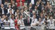 Hráči Fulhamu slaví postup do Premier League