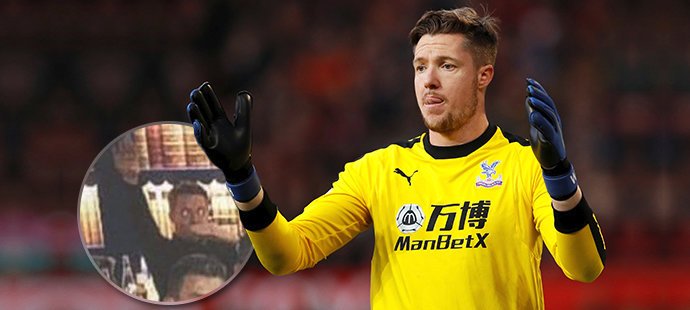 Na první pohled nevinná fotka způsobila pořádný poprask. Brankář Crystal Palace Wayne Hennessey nařknutí z nacistického pozdravu odmítá.