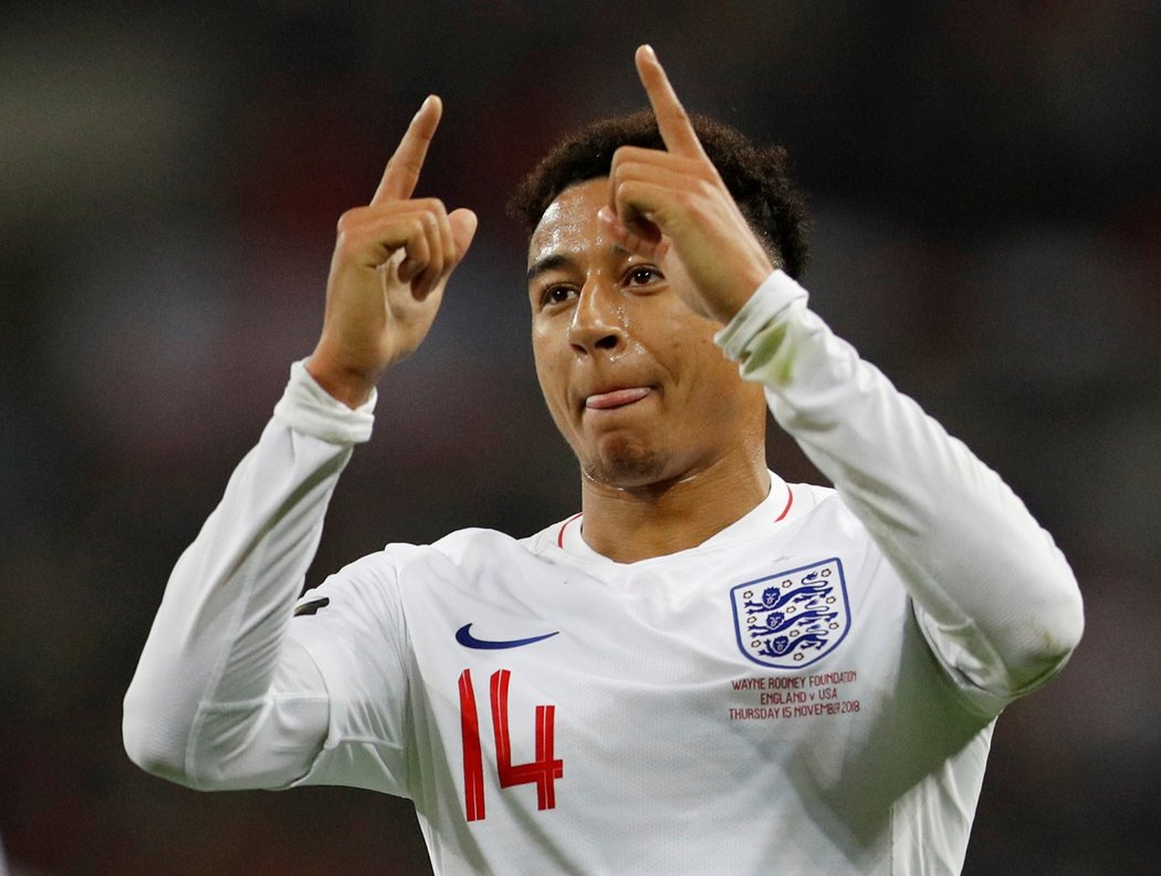 Jesse Lingard slaví první gól Anglie do sítě USA při přátelském utkání