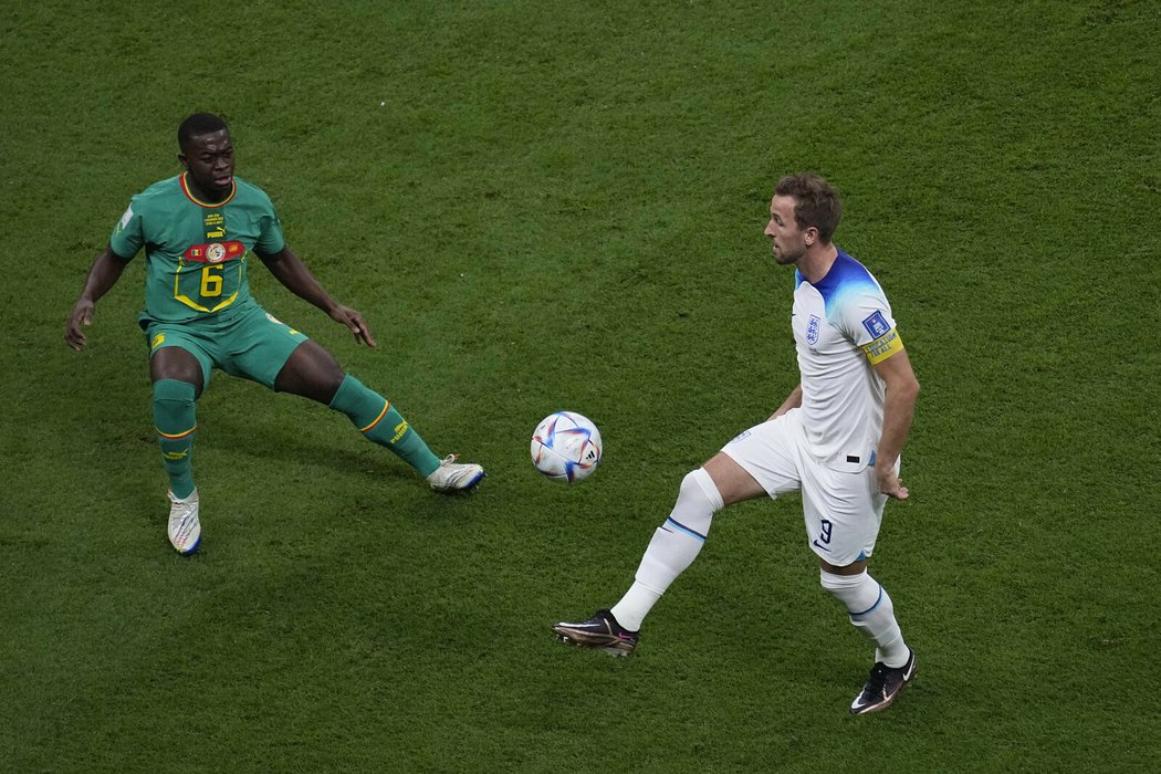 Harry Kane proti obraně Senegalu