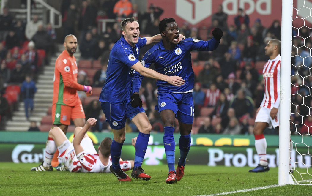 Radost hráčů Leicesteru po vyrovnání na půdě Stoke