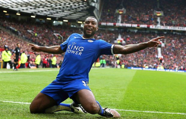 Kapitán Leicesteru Wes Morgan slaví branku do sítě Manchesteru United Kapitán Leicesteru Wes Morgan slaví branku do sítě Manchesteru United