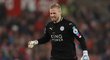 Brankář Leicesteru Kasper Schmeichel měl z vyrovnání velkou radost