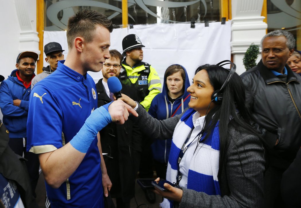 Dvojník útočníka Leicesteru Lee Chapman mluví s novináři