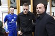 Útočník Leicesteru Jamie Vardy měl při oslavách titulu u sebe dvojníka, který ho sledoval i při odchodu z italské restaurace, kde měli hráči den po zisku titulu oběd