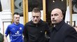 Útočník Leicesteru Jamie Vardy měl při oslavách titulu u sebe dvojníka, který ho sledoval i při odchodu z italské restaurace, kde měli hráči den po zisku titulu oběd