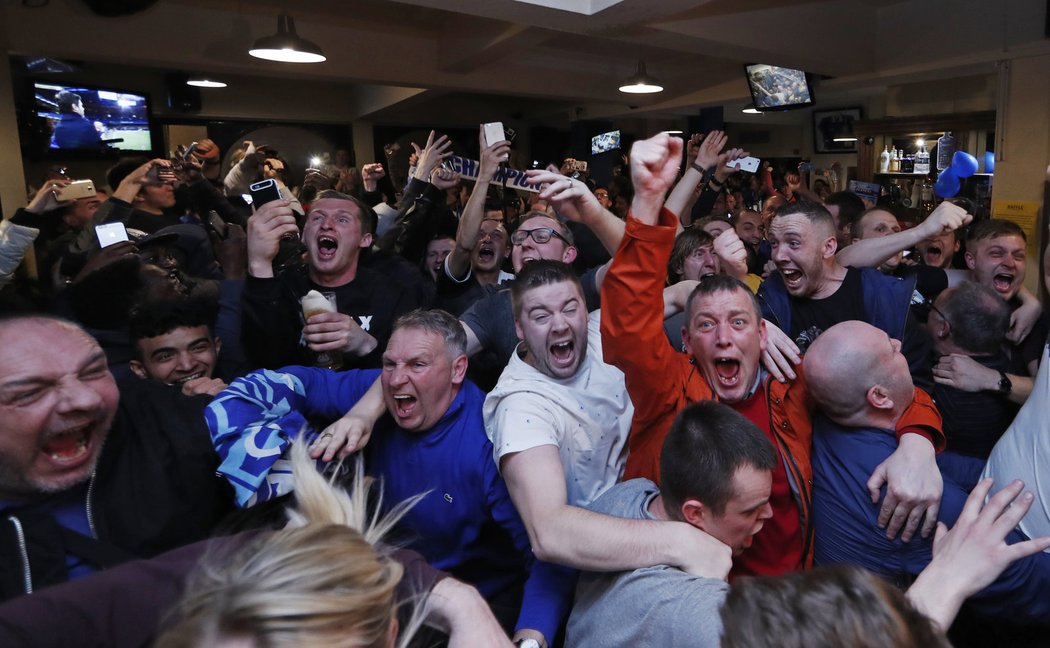 Fanoušci Leicesteru slaví titul v anglické Premier League