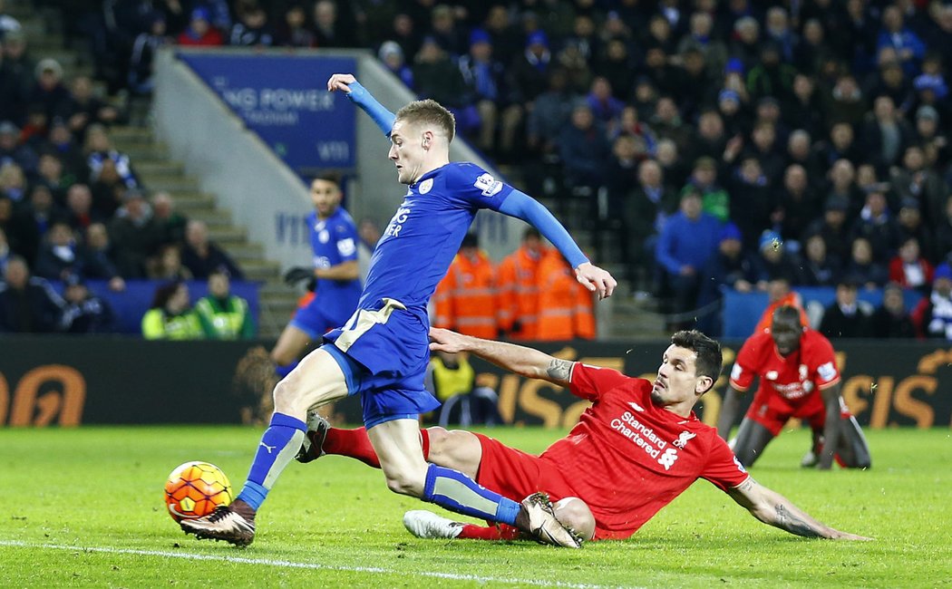 Útočník Leicesteru Jamie Vardy při druhé brance