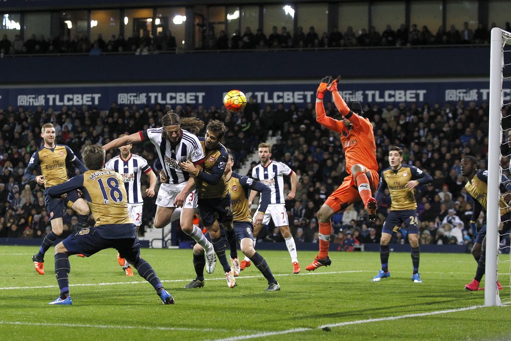 Petr Čech v brance Arsenalu na půdě WBA moc práce neměl, přesto dvakrát inkasoval a &#34;kanonýři&#34; prohráli 1:2.