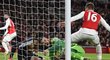 Gólman Arsenalu Petr Čech podal proti Sunderlandu dobrý výkon. Čisté konto ale neudržel, překonal jej spoluhráč Giroud.