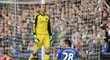 Obránce Chelsea Cesar Azpilicueta fauloval v pokutovém území a Sunderland z penalty rozhodl o své výhře na Stamford Bridge