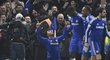 Willian minutu před koncem duelu s Evertonem napřáhl a vystřelil pro Chelsea tři body. Na Stamford Bridge zavládla radost. Fanoušci šíleli, střelec děkoval nebesům.