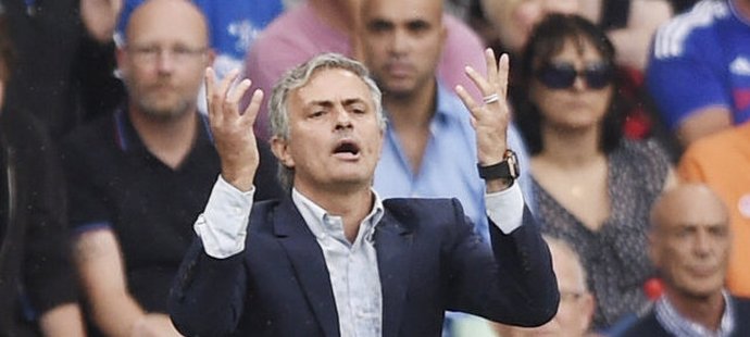 Portugalský manažer Chelsea José Mourinho byl po porážce od Crystal Palace zklamaný. Bitvu o titul ale ještě nevzdal.