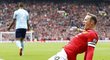 Kanonýr Manchesteru United Wayne Rooney se raduje z gólu v síti West Hamu v utkání Premier League