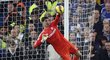 Gólman Chelsea Thibaut Courtois čisté konto v derby s QPR v Premier League neudržel. Chelsea ale vyhrála 2:1, vítěznou trefu dal z penalty Hazard.