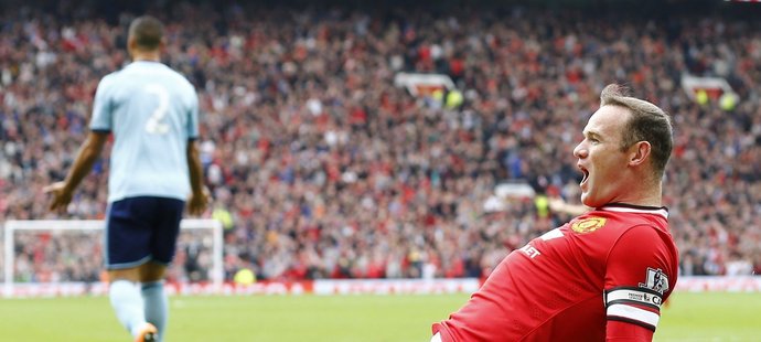 Kanonýr Manchesteru United Wayne Rooney se raduje z gólu v síti West Hamu v utkání Premier League