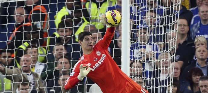 Gólman Chelsea Thibaut Courtois čisté konto v derby s QPR v Premier League neudržel. Chelsea ale vyhrála 2:1, vítěznou trefu dal z penalty Hazard.