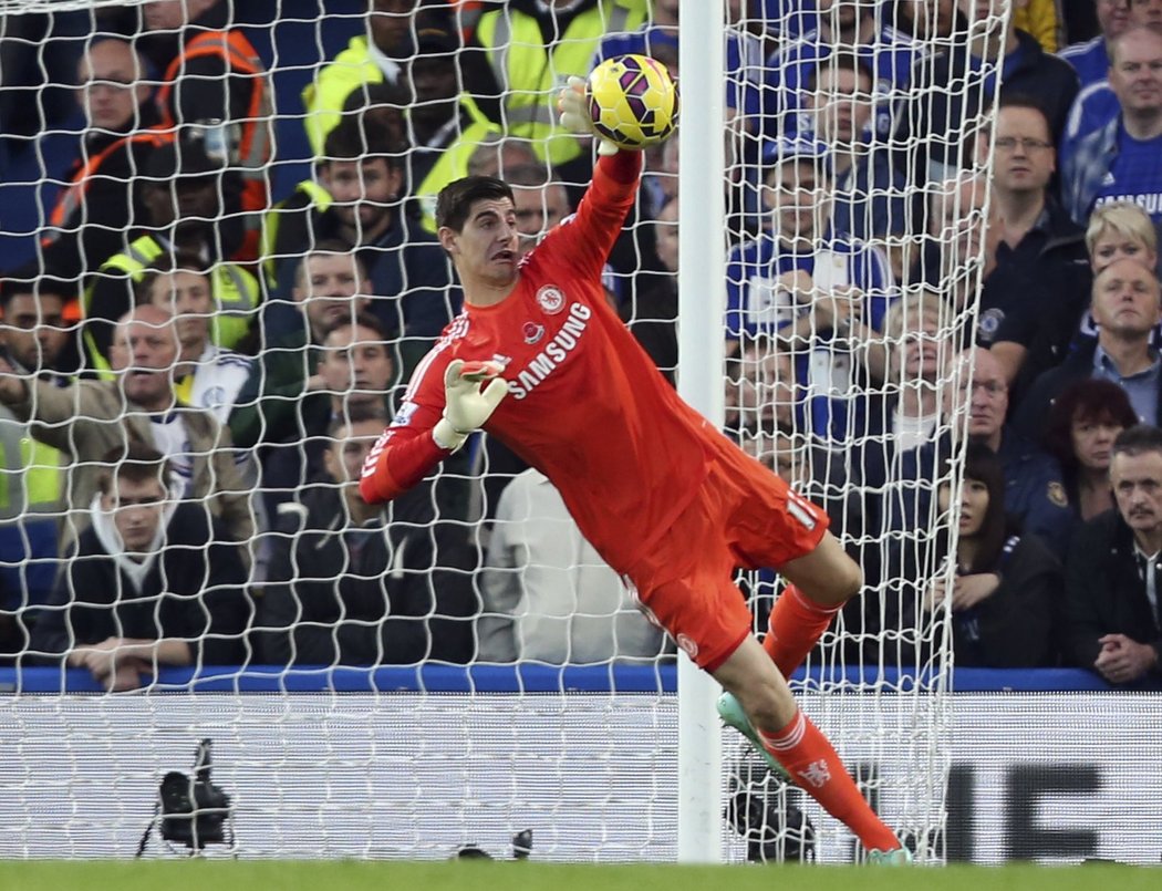 Gólman Chelsea Thibaut Courtois čisté konto v derby s QPR v Premier League neudržel. Chelsea ale vyhrála 2:1, vítěznou trefu dal z penalty Hazard.
