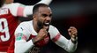 Alexandre Lacazette slaví branku Arsenalu v Ligovém poháru