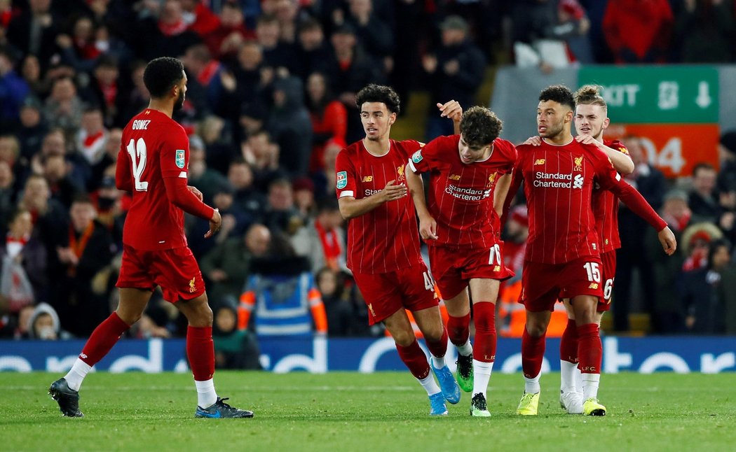 Fotbalisté Liverpoolu v osmifinále Ligového poháru udolali Arsenal v divokém zápase, který po remíze 5:5 rozhodl penaltový rozstřel