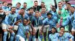 Fotbalisté Manchesteru City se radují z triumfu ve finále Ligového poháru nad Tottenhamem