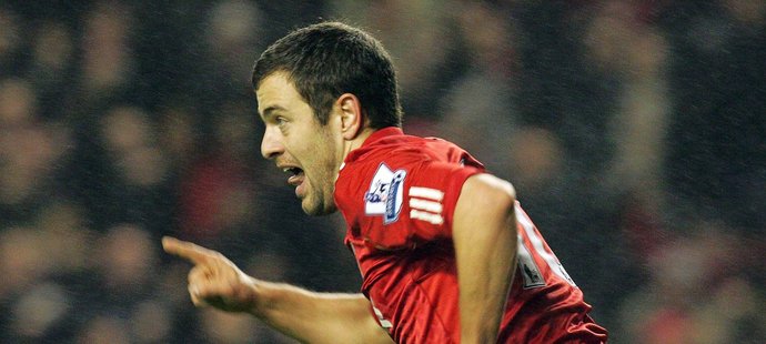 Joe Cole opouští Liverpool a vrací se do West Hamu.