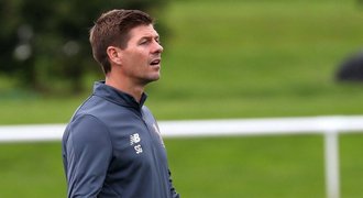 Gerrard vede mládež Liverpoolu k titulu: Musíte hráče naučit vyhrávat