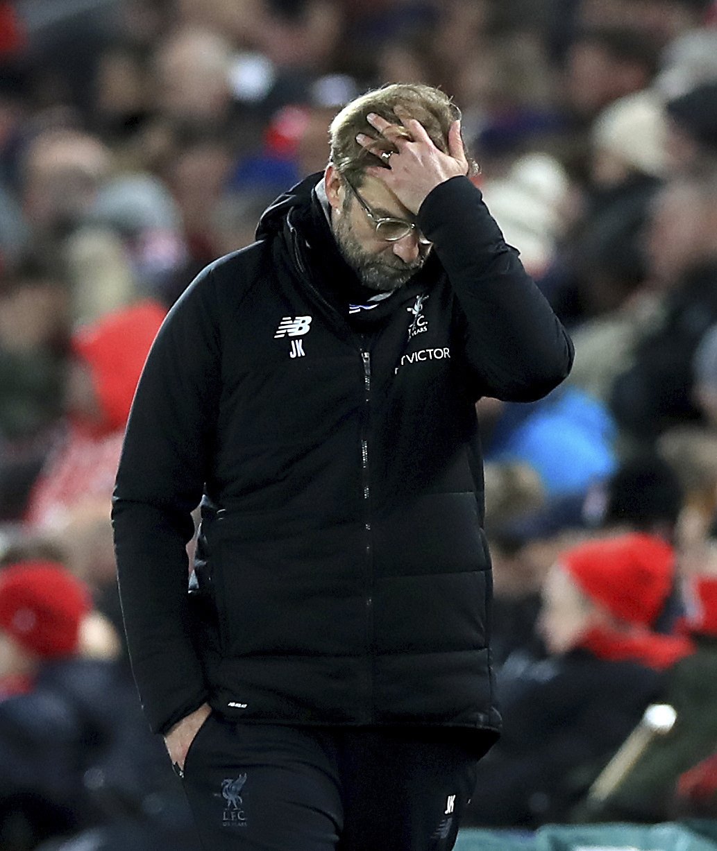 Jurgen Klopp měl po závěrečném hvizdu hlavu v dlaních. Vypadnutí z FA Cupu musí Liverpool mrzet