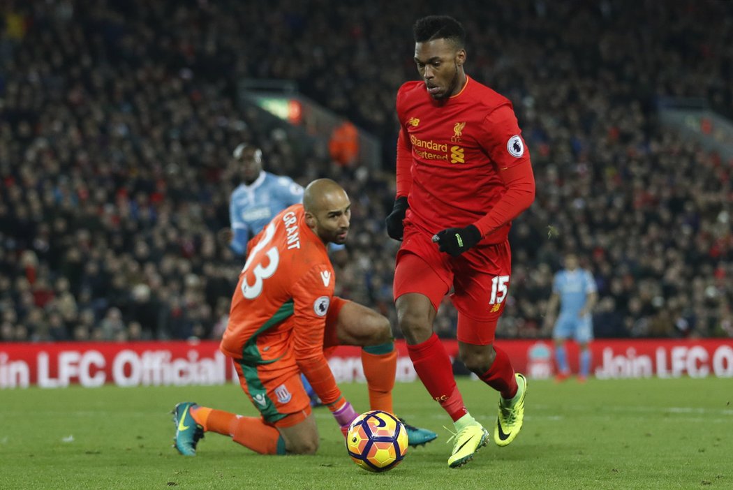 Daniel Sturridge využil zaváhání obrany a vychutnal si brankáře Stoke