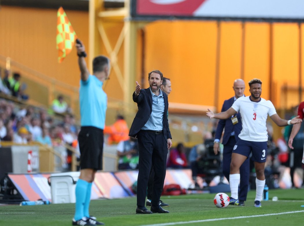Trenér Anglie Gareth Southgate nesouhlasí s výrokem asistenta rozhodčího