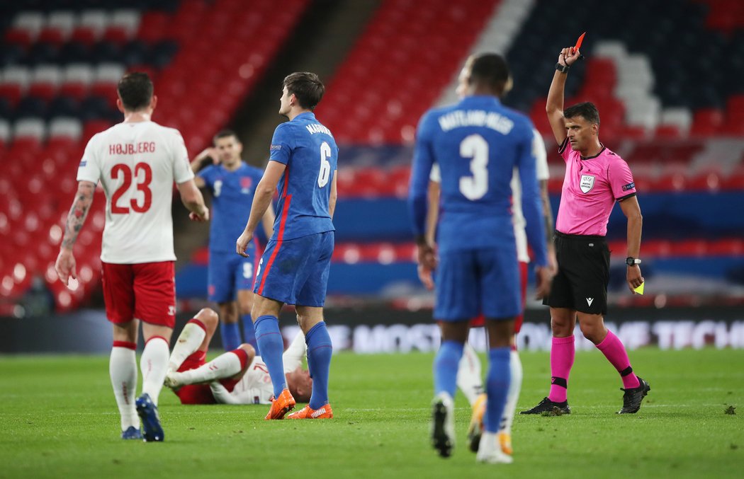 Harry Maguire vydržel proti Dánsku na hřišti jen půl hodiny